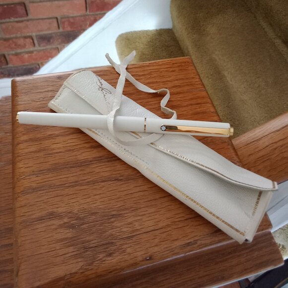 Linea Bianca Fountain Pen - Picture 2 of 8